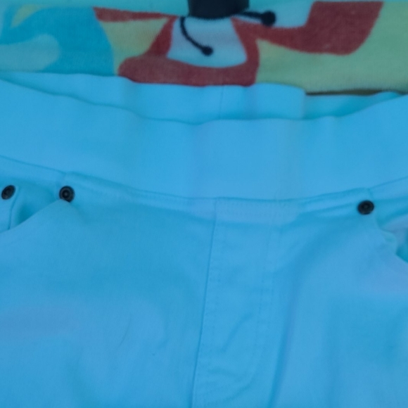 White jeggings size medium - Picture 3 of 3